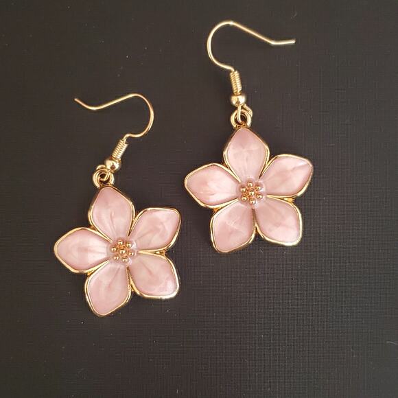 Pink Petal Flower Dangle Earrings Gold Tone Pink Pearly Enamel Romantic Plumeria - Picture 6 of 6